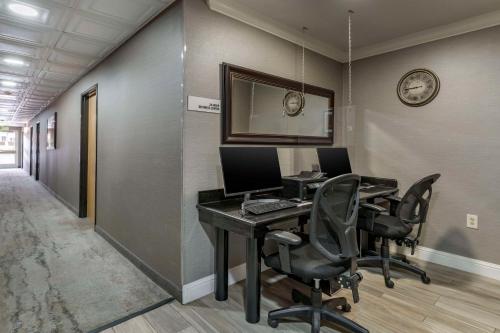 Best Western Plus Vineyard Inn - image 13