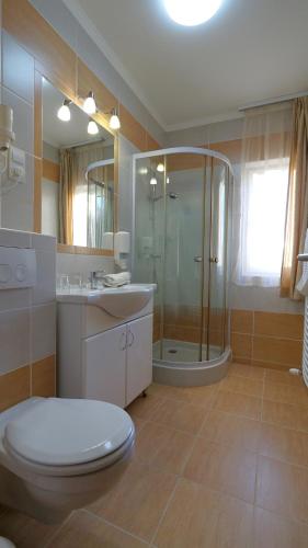 Balaton Colors Beach Hotel - image 7