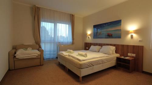 Triple Room with Balcony image 10