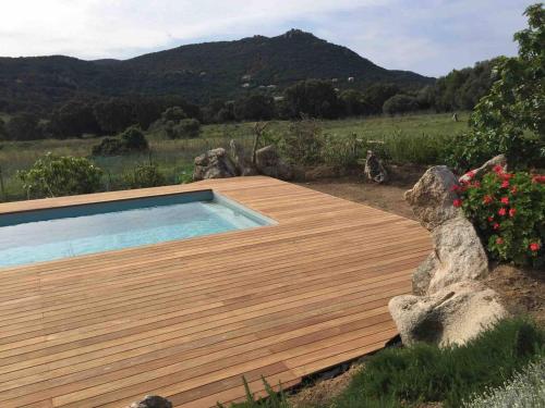 Maison de 3 chambres avec piscine partagee terrasse et wifi a Figari