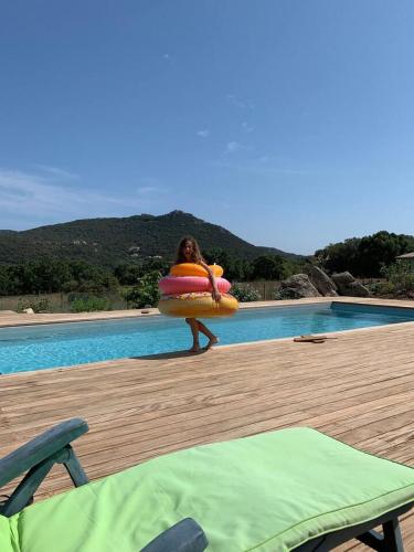 Maison de 3 chambres avec piscine partagee terrasse et wifi a Figari