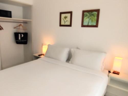 Double Room with Balcony image 4