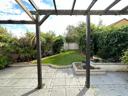 Kilátás, Modern 3 bed House with two bathrooms! Free parking! in Bar Hill