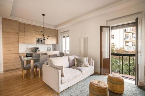 B&B Madrid - NEW, Modern and Luxurious, 3BR Apt - Bed and Breakfast Madrid