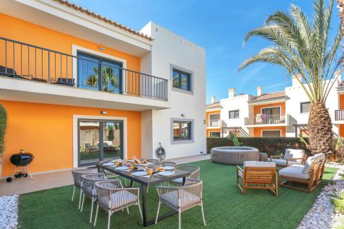 Facilities, Host Wise - Deluxe Spacious House with Terrace & Jacuzzi in Penina