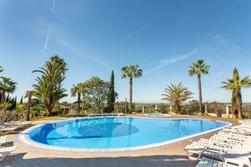 Host Wise - Deluxe Spacious House with Terrace & Jacuzzi, Portimão