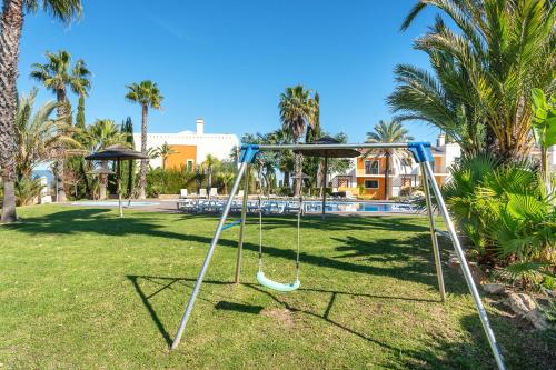 Playground, Host Wise - Deluxe Spacious House with Terrace & Jacuzzi in Penina