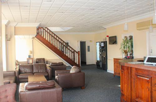 Consort Hotel - image 14