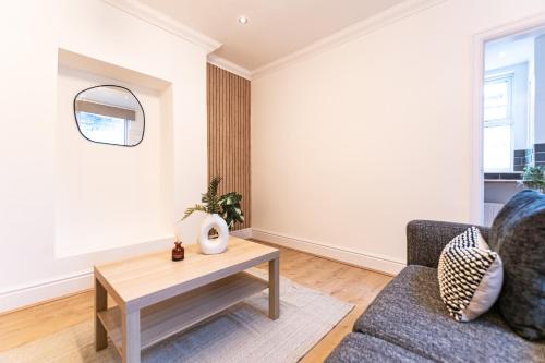 Stylish 1-Bed Flat in Liverpool by 53 Degrees Property, Ideal for Business & Long-Term Stays!, Liverpool (photo 3)