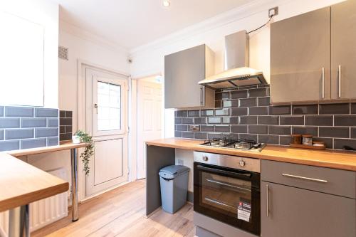 Stylish 1-Bed Flat in Liverpool by 53 Degrees Property, Ideal for Business & Long-Term Stays!, Liverpool (photo 10)