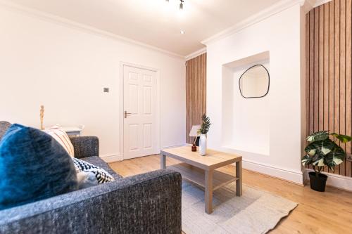 Stylish 1-Bed Flat in Liverpool by 53 Degrees Property, Ideal for Business & Long-Term Stays!, Liverpool (photo 2)