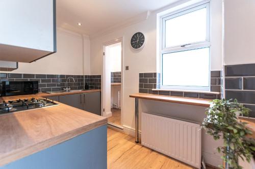 Stylish 1-Bed Flat in Liverpool by 53 Degrees Property, Ideal for Business & Long-Term Stays!, Liverpool (photo 8)