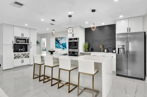 A Luxe Retreat in Paradise in Hollywood, USA