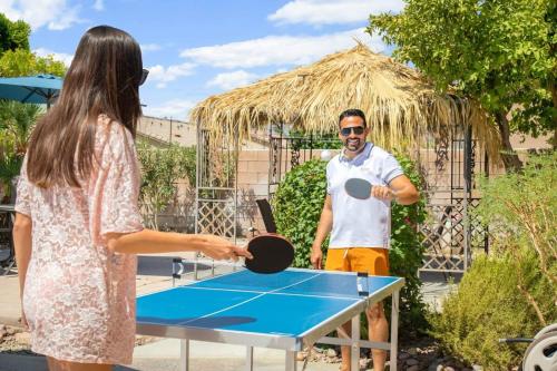 Desert Oasis - Pool & Jacuzzi - S2 in Indio, USA