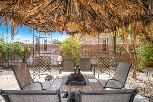 Desert Oasis - Pool & Jacuzzi - S2 in Indio, USA