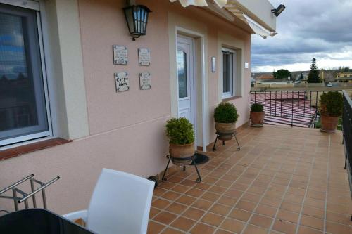 . 2 bedrooms chalet with private pool terrace and wifi at Villamayor