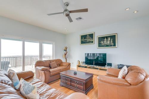 Beachfront Abode BBQs Decks Smart TV Etc! - image 7