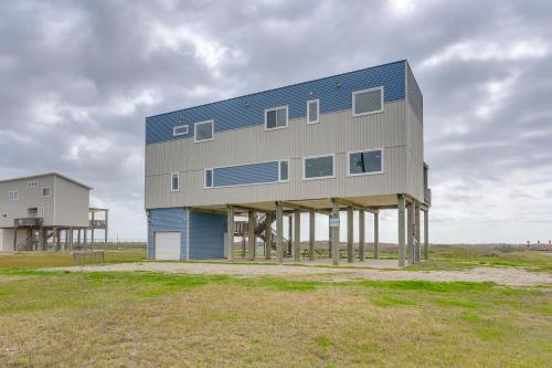 The Modern Surfside - A Waterfront Oasis with Deck