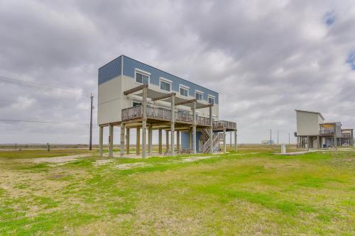 The Modern Surfside - A Waterfront Oasis with Deck