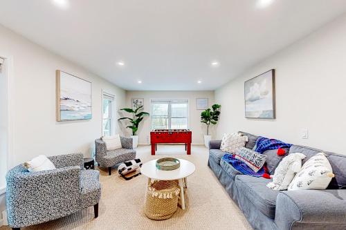 Blooming Sunshine - Unit 1 in East Falmouth, USA