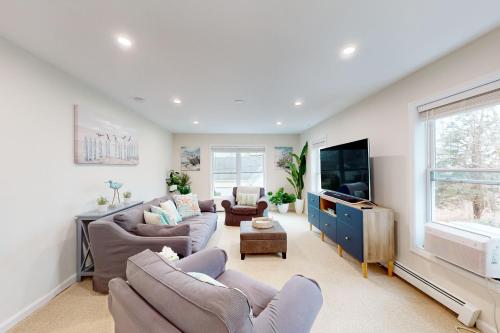 Blooming Sunshine - Unit 1 in East Falmouth, USA