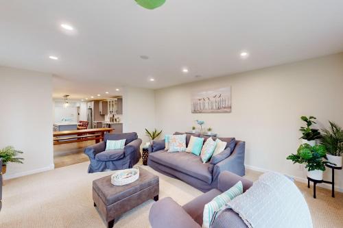 Blooming Sunshine - Unit 1 in East Falmouth, USA