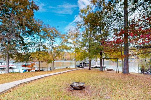 The Bird Watchers Cabin in Eatonton, USA