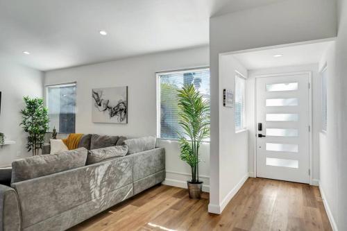 Renovated pet friendly w/beautiful back yard