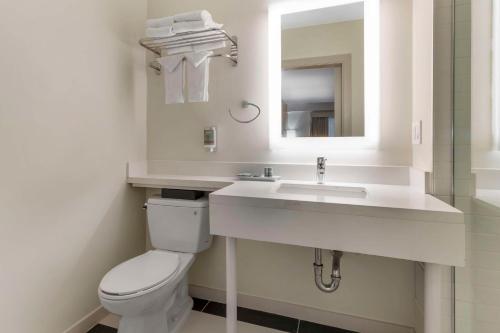 King Room with Patio image 10