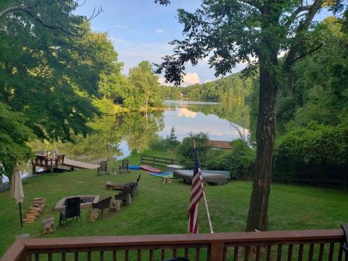 Lake Front Home 15 Min from BlueRidge Mountains. in Stanardsville, USA