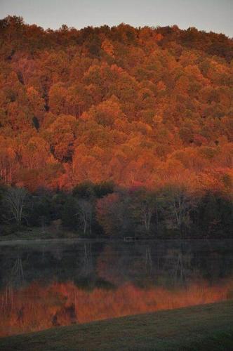 Lake Front Home 15 Min from BlueRidge Mountains.