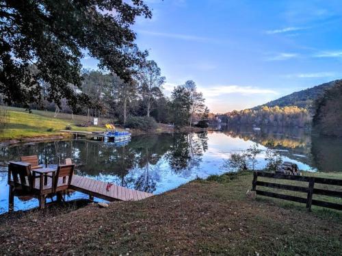 Lake Front Home 15 Min from BlueRidge Mountains.