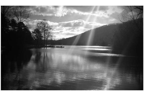 Lake Front Home 15 Min from BlueRidge Mountains.