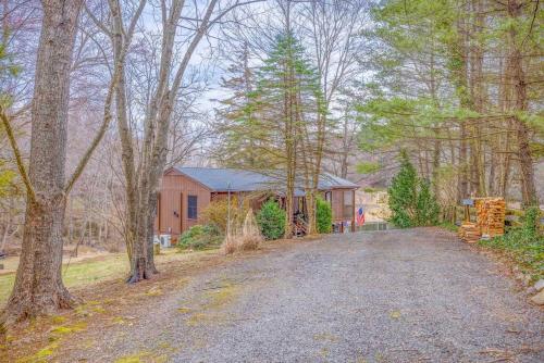 Lake Front Home 15 Min from BlueRidge Mountains.