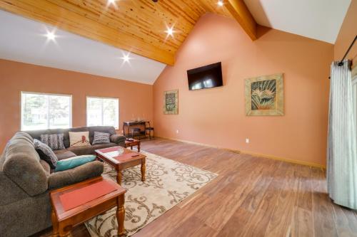 Spacious House on Half Acre Less Than 3 Mi to Beach!, Sawyer (foto 4)