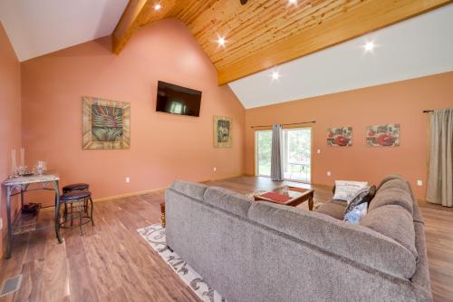 Spacious House on Half Acre Less Than 3 Mi to Beach!, Sawyer (foto 5)