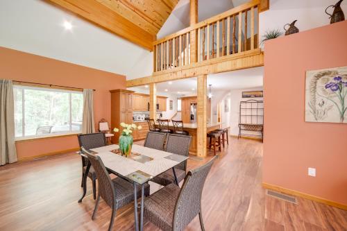 Spacious House on Half Acre Less Than 3 Mi to Beach!, Sawyer (foto 7)