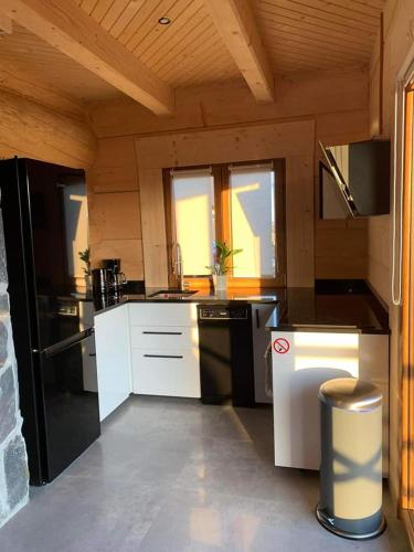Alpine Chalet with Jacuzzi and Sauna in Bustryk