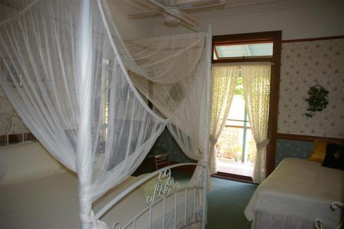 1 double bed, 1 twin bed