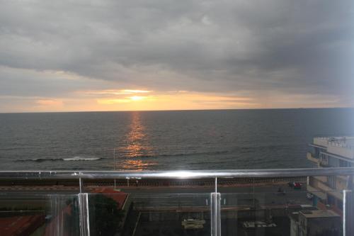 In the heart of Colombo 2 bedrooms 2 Bath rooms - image 5