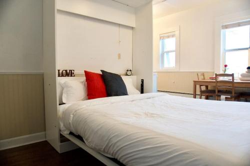 Cozy Studio Perfect for Business Travelers Downtown in Moose Jaw (SK)