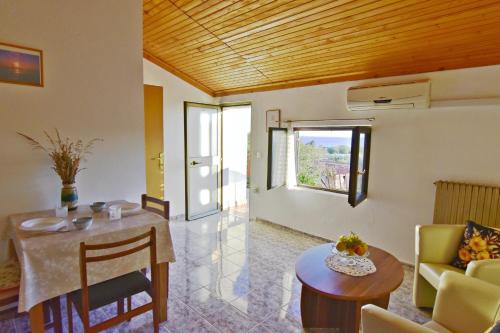 Apartments and rooms with parking space Zambratija, Umag - 22512