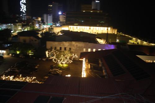 In the heart of Colombo 2 bedrooms 2 Bath rooms - image 8