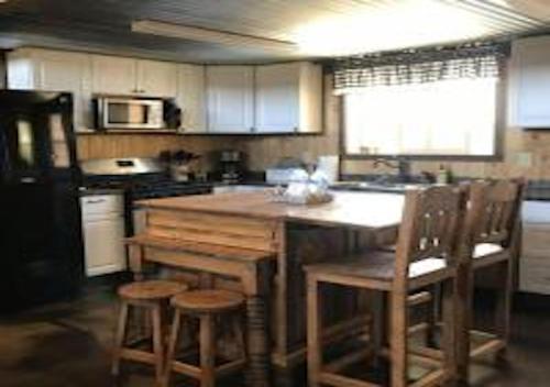 Farm House Cabin Patio TV Room Games BBQ Campfire - image 5