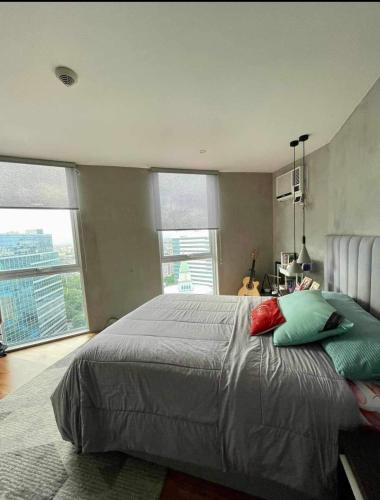 Modern 2 Bedroom Venice Residences with Pool Access in BGC