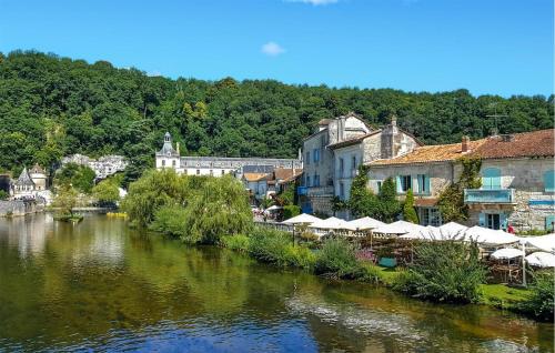 Beautiful Home In Neuvic With Outdoor Swimming Pool