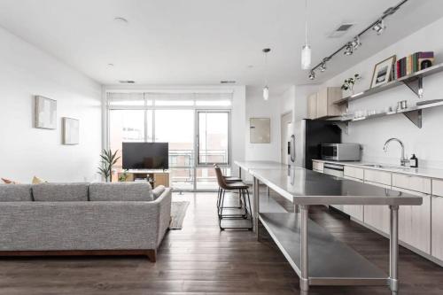 CozySuites l Dream 1BR, Bottleworks Indy #6 thumb 4