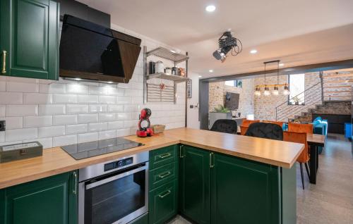 virtuve, Luxurious Home In Biorine in Budimir