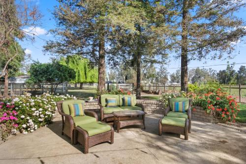 @ Marbella Lane - Alpaca Farm House Pool @ Marbella Lane - Alpaca Farm House Pool