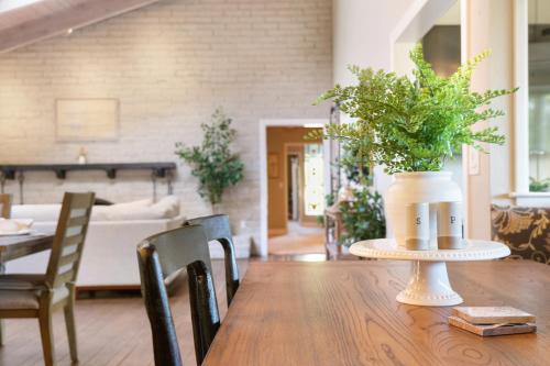 @ Marbella Lane - Alpaca Farm House Pool @ Marbella Lane - Alpaca Farm House Pool